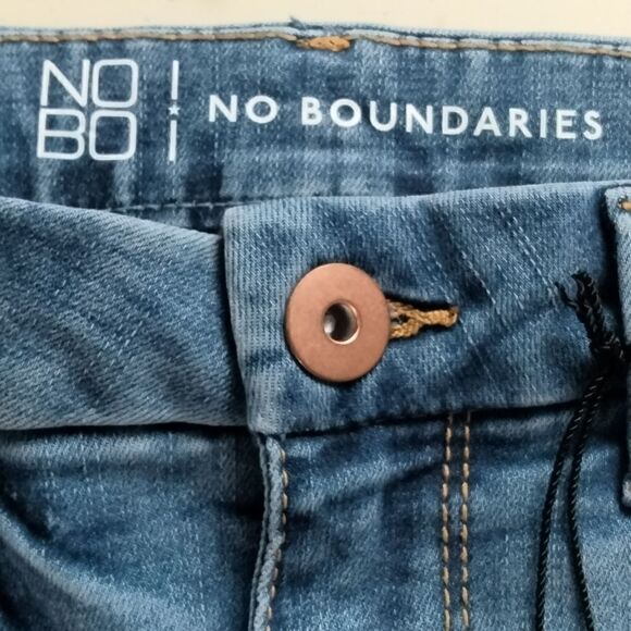 New without tags. No boundaries" woman's jeans - Picture 5 of 10